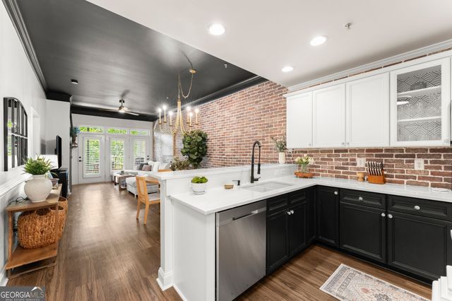 812 Creek View Lane, Roswell, GA 30075