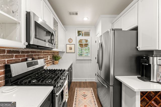 812 Creek View Lane, Roswell, GA 30075