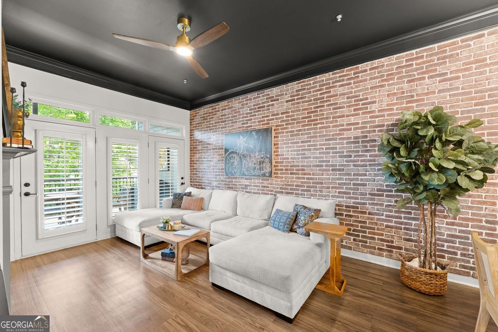812 Creek View Lane, Roswell, GA 30075