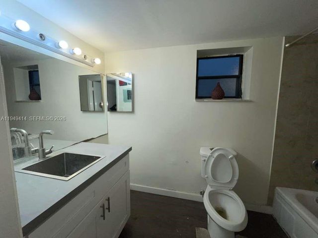 1880 N Congress Ave 104, West Palm Beach, FL 33401