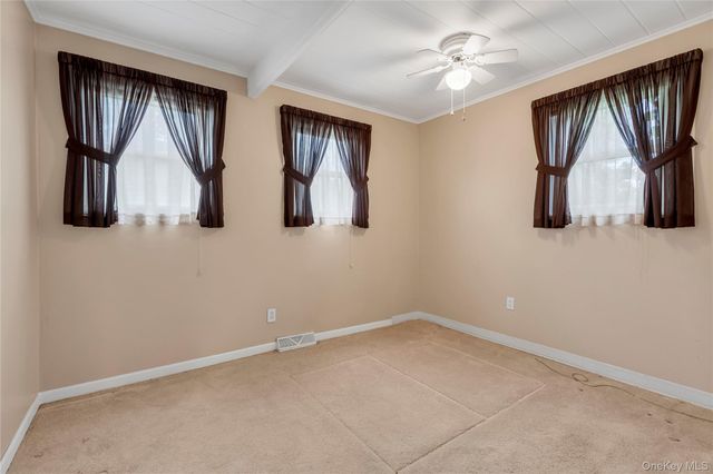 1580 N Gardiner Drive, Bay Shore, NY 11706