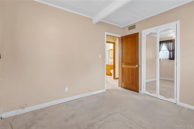 1580 N Gardiner Drive, Bay Shore, NY 11706