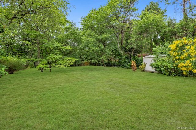 1580 N Gardiner Drive, Bay Shore, NY 11706