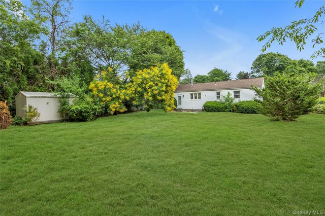 1580 N Gardiner Drive, Bay Shore, NY 11706
