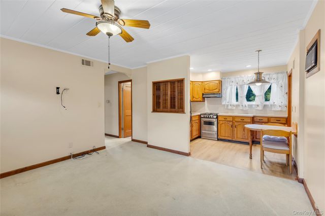 1580 N Gardiner Drive, Bay Shore, NY 11706