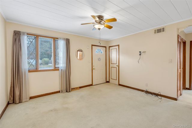 1580 N Gardiner Drive, Bay Shore, NY 11706