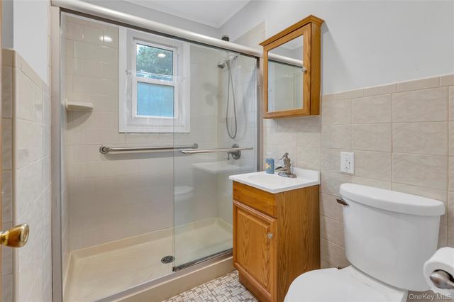 1580 N Gardiner Drive, Bay Shore, NY 11706