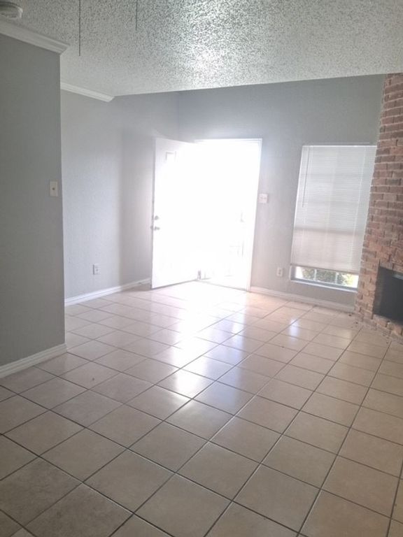 9459 Olde Towne Row, Dallas, TX 75227