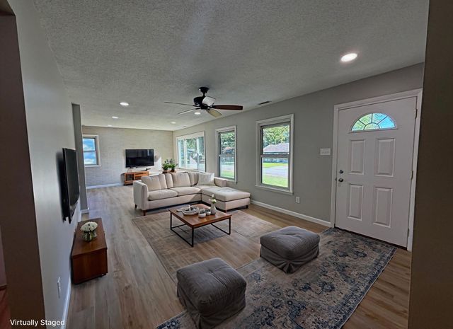 1350 Sebring Way, Carbondale, IL 62901