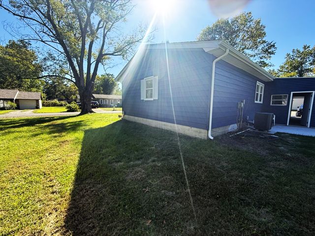 1350 Sebring Way, Carbondale, IL 62901