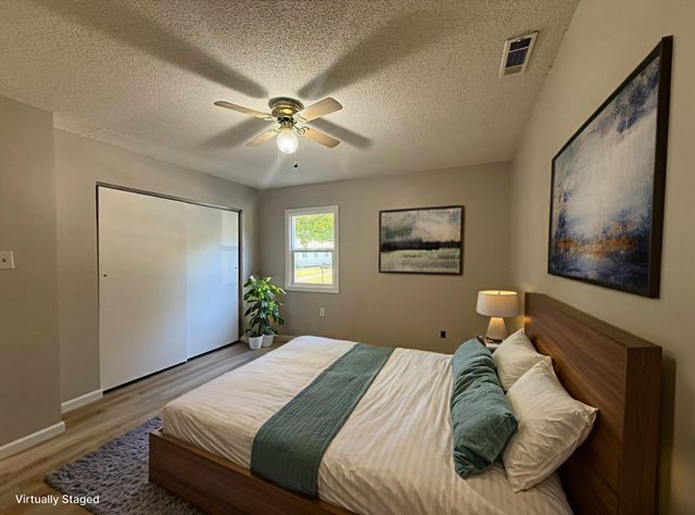 1350 Sebring Way, Carbondale, IL 62901