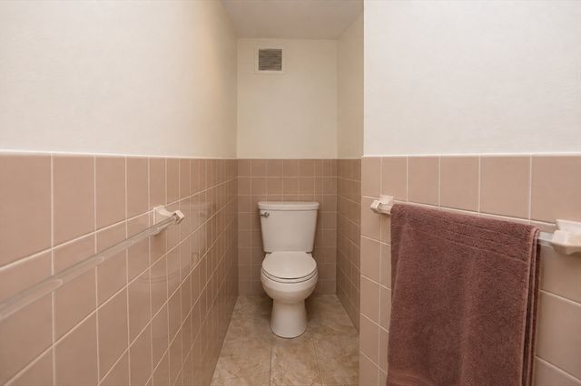 300 Lynn Shore Dr 903, Lynn, MA 01902