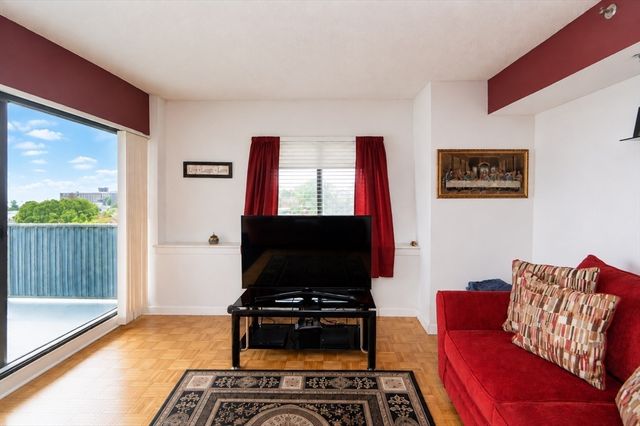 300 Lynn Shore Dr 903, Lynn, MA 01902