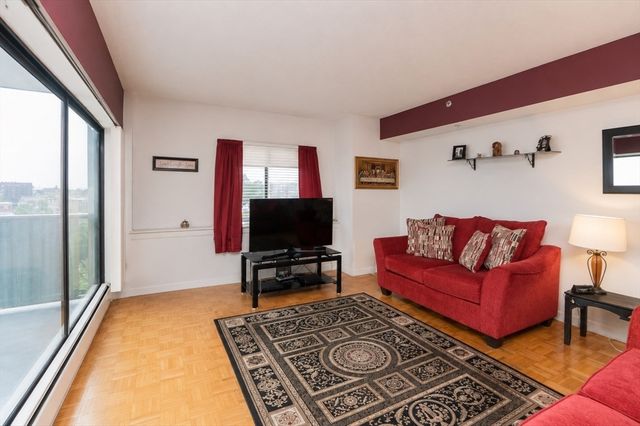 300 Lynn Shore Dr 903, Lynn, MA 01902