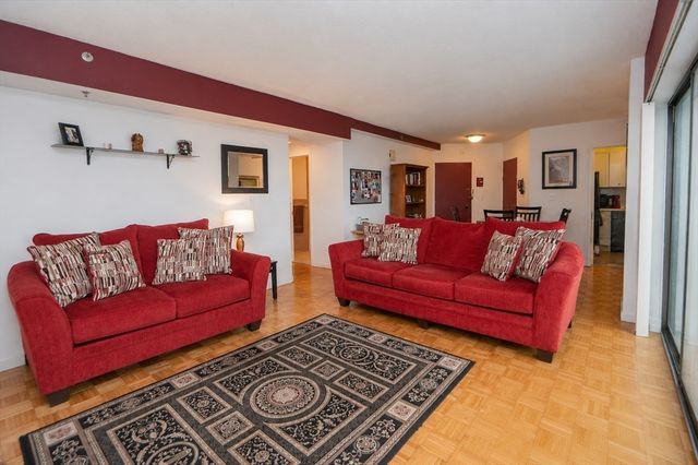 300 Lynn Shore Dr 903, Lynn, MA 01902
