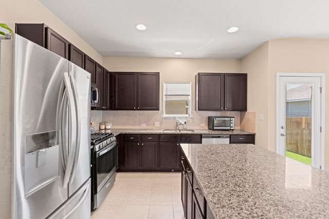 212 Timber Brook DR, Hutto, TX 78634