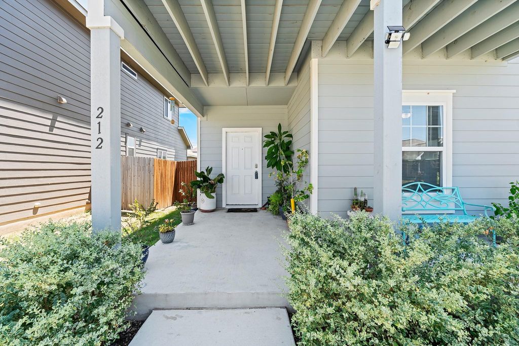 212 Timber Brook DR, Hutto, TX 78634
