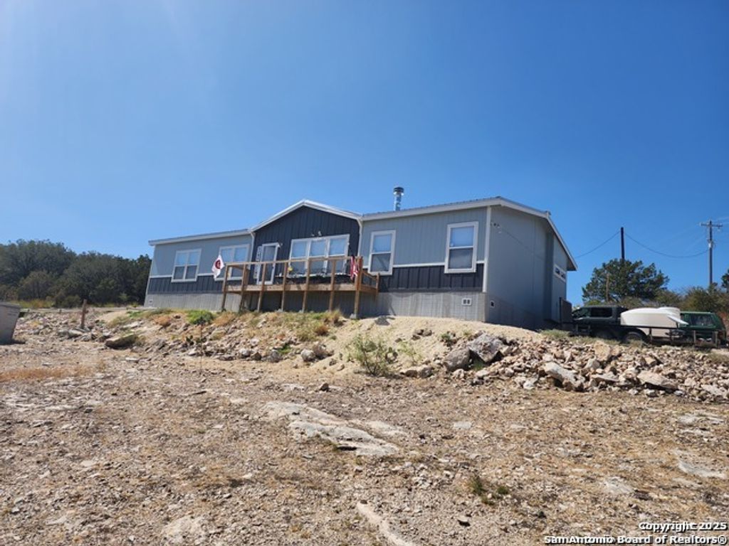 7687 county road 450, Rocksprings, TX 78880