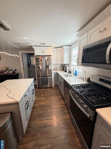 32 6th, Wood Ridge, NJ 07075