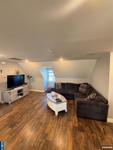32 6th, Wood Ridge, NJ 07075