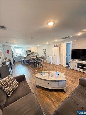 32 6th, Wood Ridge, NJ 07075