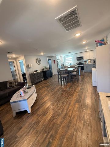 32 6th, Wood Ridge, NJ 07075