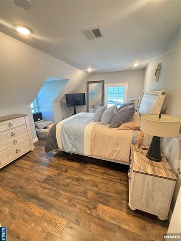 32 6th, Wood Ridge, NJ 07075