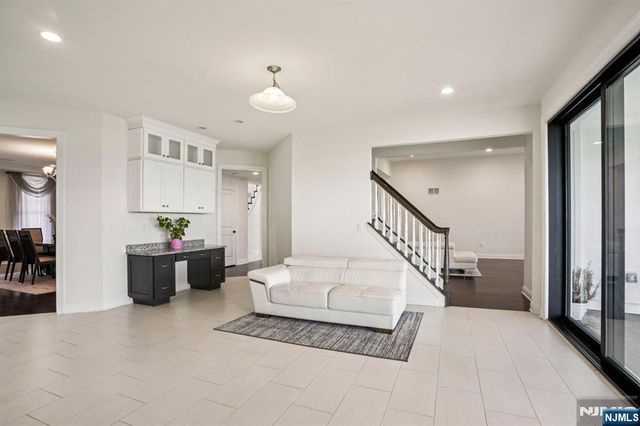 281 Crescent Avenue, Mahwah, NJ 07430