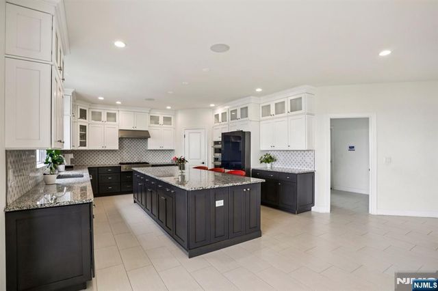 281 Crescent Avenue, Mahwah, NJ 07430