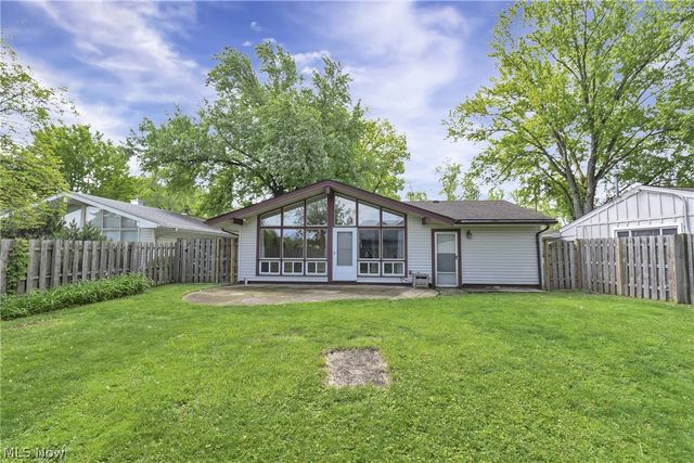 490 Abbyshire Drive, Berea, OH 44017