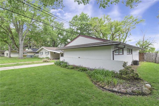 490 Abbyshire Drive, Berea, OH 44017