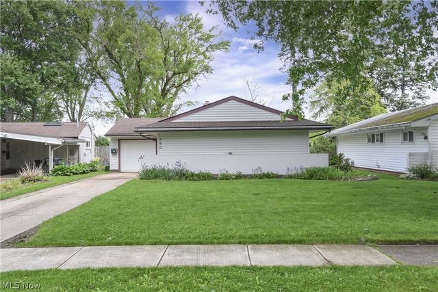 490 Abbyshire Drive, Berea, OH 44017
