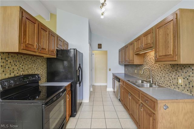 490 Abbyshire Drive, Berea, OH 44017