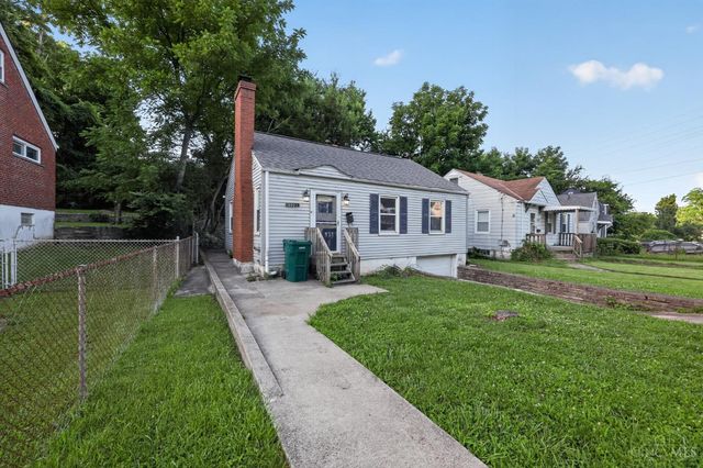 1723 Ashbrook Drive, Cincinnati, OH 45238