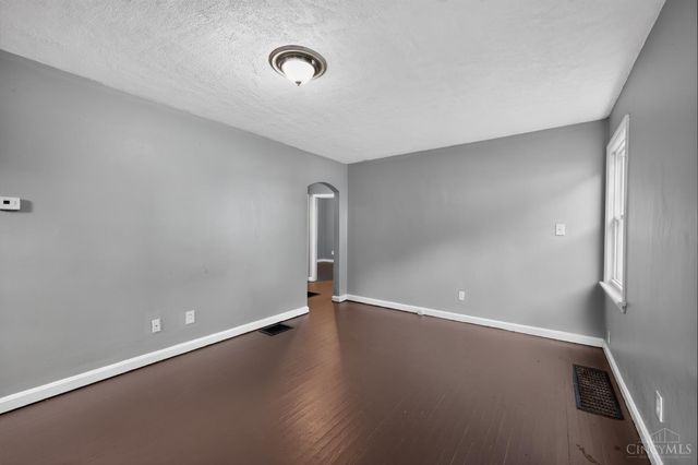1723 Ashbrook Drive, Cincinnati, OH 45238