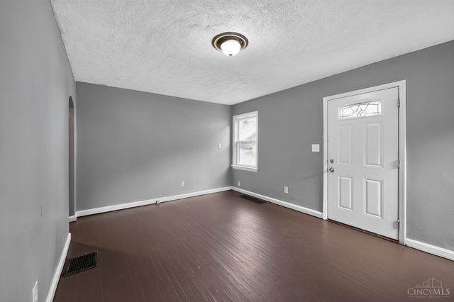 1723 Ashbrook Drive, Cincinnati, OH 45238