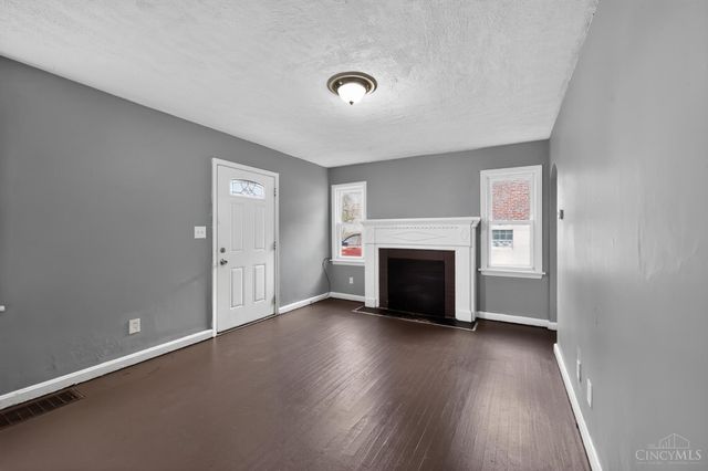 1723 Ashbrook Drive, Cincinnati, OH 45238