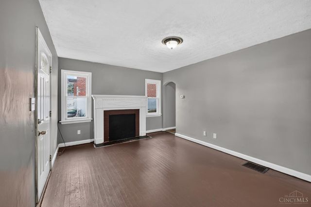1723 Ashbrook Drive, Cincinnati, OH 45238