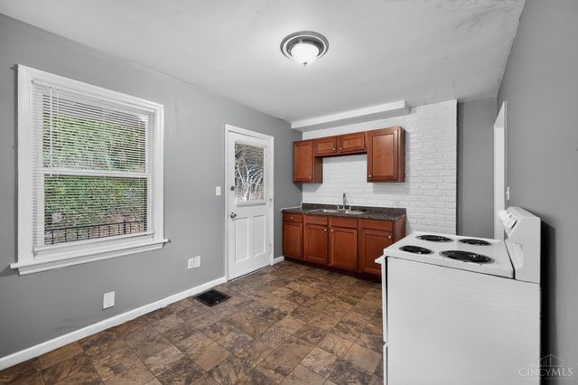 1723 Ashbrook Drive, Cincinnati, OH 45238
