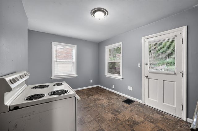 1723 Ashbrook Drive, Cincinnati, OH 45238