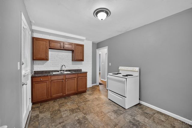 1723 Ashbrook Drive, Cincinnati, OH 45238