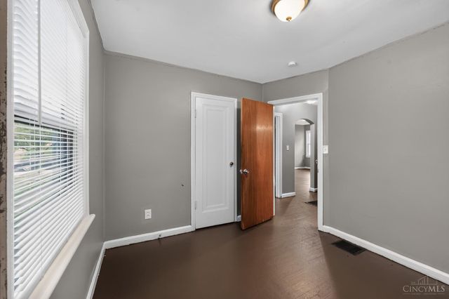 1723 Ashbrook Drive, Cincinnati, OH 45238