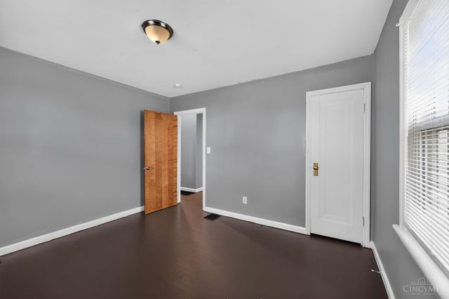 1723 Ashbrook Drive, Cincinnati, OH 45238