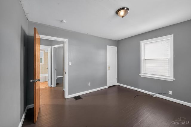 1723 Ashbrook Drive, Cincinnati, OH 45238