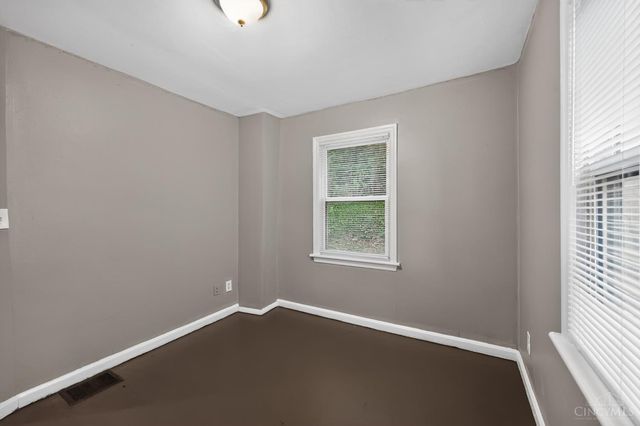 1723 Ashbrook Drive, Cincinnati, OH 45238
