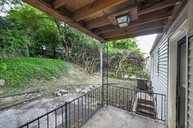 1723 Ashbrook Drive, Cincinnati, OH 45238