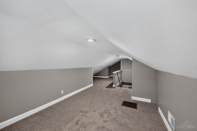1723 Ashbrook Drive, Cincinnati, OH 45238