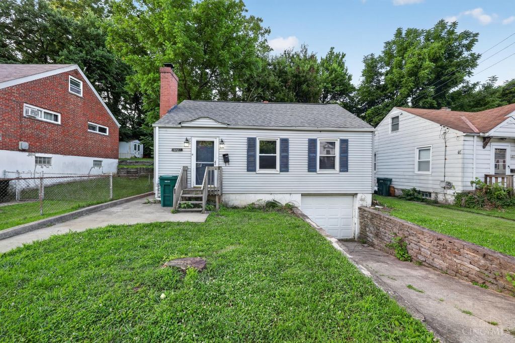 1723 Ashbrook Drive, Cincinnati, OH 45238