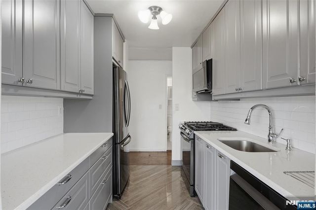 275 Prospect Street 14B, East Orange, NJ 07017