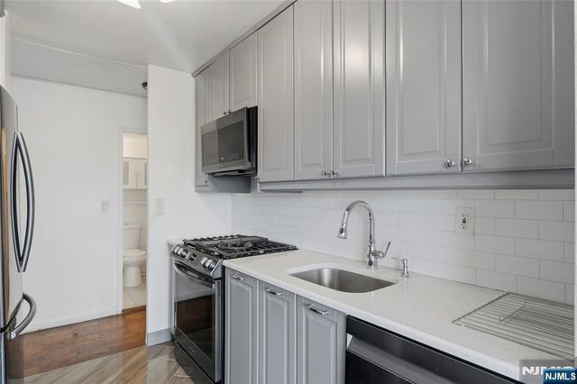 275 Prospect Street 14B, East Orange, NJ 07017